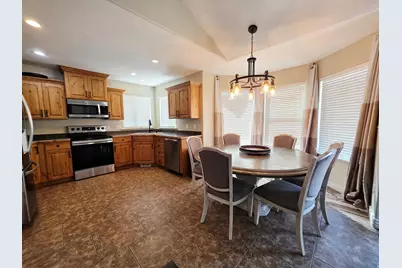 9073 N Clubhouse Ln, Eagle Mountain, UT 84005 - Photo 15
