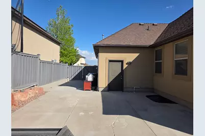 9073 N Clubhouse Ln, Eagle Mountain, UT 84005 - Photo 33