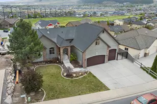 9096 N Clubhouse Ln W, Eagle Mountain, UT 84005 - Photo 35