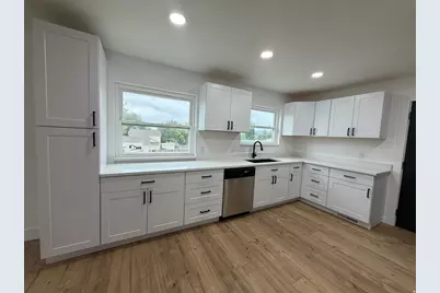 215 N Center St, Castle Dale, UT 84513 - Photo 5