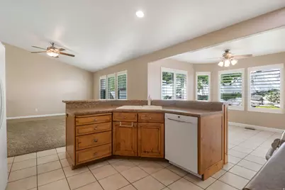 43 E Peachtree Dr N, Centerville, UT 84014 - Photo 9