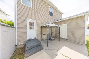 2011 N 2095 W, Clinton, UT 84015 - Photo 17