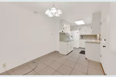551 E North Hills Dr N, Salt Lake City, UT 84103 - Photo 11
