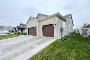 1449 N Cobblewood Ct E, Kaysville, UT 84037 - Photo 3