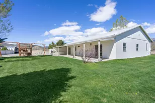 1129 S River Side Dr, Circleville, UT 84723 - Photo 25