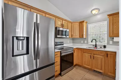 90 W Cottage Ave, Sandy, UT 84070 - Photo 9