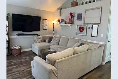 1097 N 3450 W, Layton, UT 84041 - Photo 3