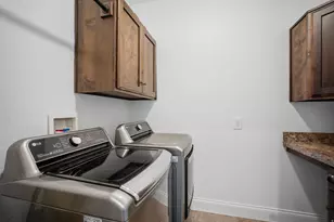 698 N Farmland Dr, Kaysville, UT 84037 - Photo 39