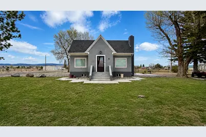 296 W 300 S, Loa, UT 84747 - Photo 1