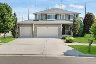 838 W Freedom Point Way, Bluffdale, UT 84065 - Photo 1