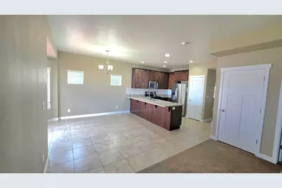 838 W Freedom Point Way, Bluffdale, UT 84065 - Photo 3