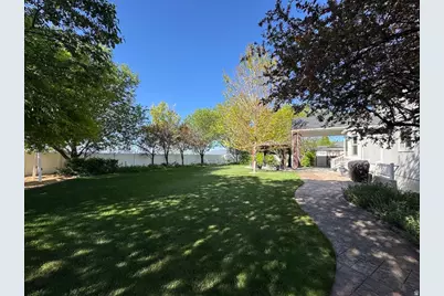 2387 W 650 N, Layton, UT 84041 - Photo 25