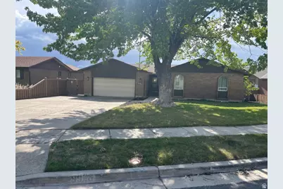 9926 S Lannae Dr, Sandy, UT 84094 - Photo 3