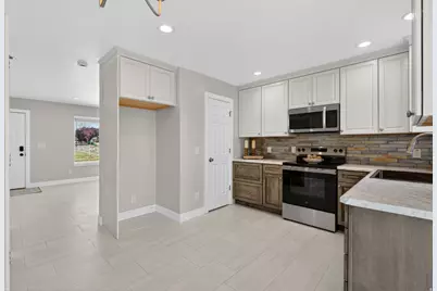263 W 1675 N, Layton, UT 84041 - Photo 13