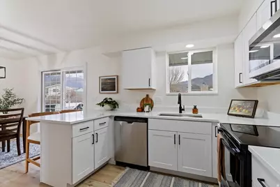 1212 N Virginia Ave, Harrisville, UT 84404 - Photo 9