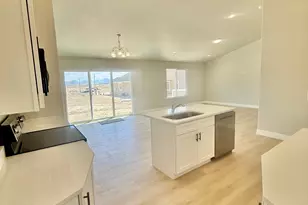 2338 E Sego Liliy Dr, Eagle Mountain, UT 84005 - Photo 5