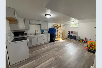 137 W 100 S, Spanish Fork, UT 84660 - Photo 11