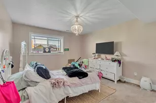 1071 N Jamie-Matt Cir W, Layton, UT 84041 - Photo 5