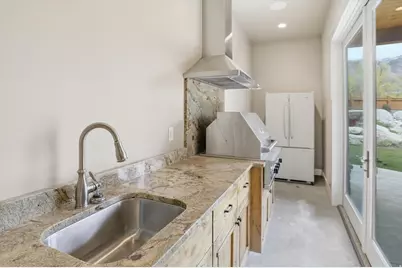715 Bluff St, Hyde Park, UT 84318 - Photo 15