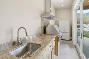715 Bluff St, Hyde Park, UT 84318 - Photo 15