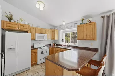 318 E 1700 S, Kaysville, UT 84037 - Photo 7