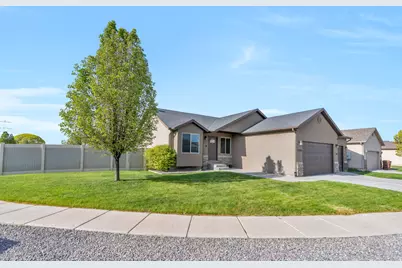 2454 E Ox Yoke Dr, Eagle Mountain, UT 84005 - Photo 3