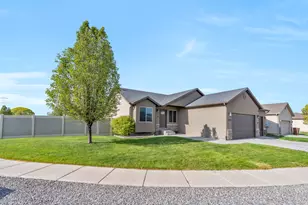 2454 E Ox Yoke Dr, Eagle Mountain, UT 84005 - Photo 3
