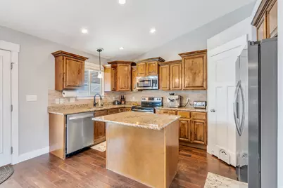 2454 E Ox Yoke Dr, Eagle Mountain, UT 84005 - Photo 9