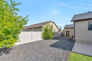 2454 E Ox Yoke Dr, Eagle Mountain, UT 84005 - Photo 33