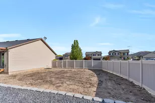 2454 E Ox Yoke Dr, Eagle Mountain, UT 84005 - Photo 37