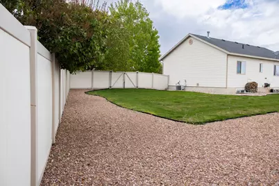 2887 S 350 W, Vernal, UT 84078 - Photo 11