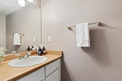 6924 S Hillside Cir, Cottonwood Heights, UT 84121 - Photo 15