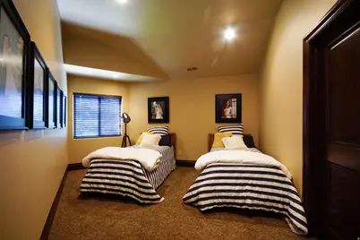 2054 E 6425 S, Holladay, UT 84121 - Photo 47