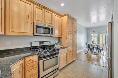 585 E Wyngate Pointe Ln, Draper, UT 84020 - Photo 7