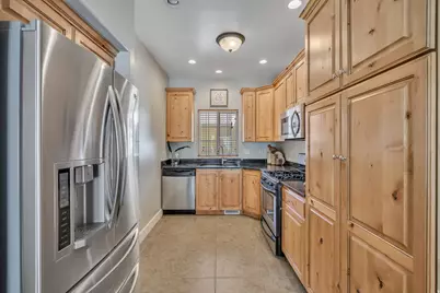 585 E Wyngate Pointe Ln, Draper, UT 84020 - Photo 7