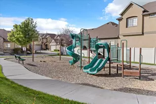 585 E Wyngate Pointe Ln, Draper, UT 84020 - Photo 27