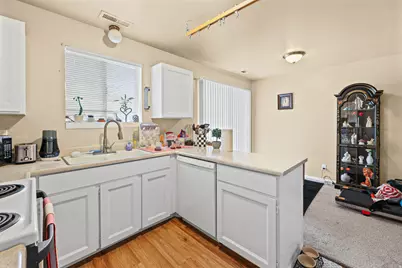 7445 Rich Way E, Cottonwood Heights, UT 84121 - Photo 9