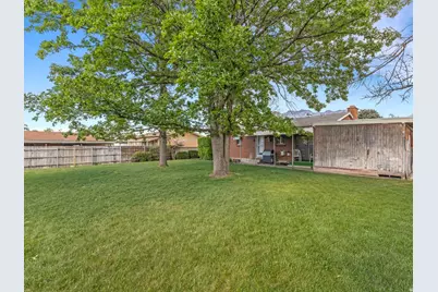 7168 S 1700 E, Cottonwood Heights, UT 84121 - Photo 27