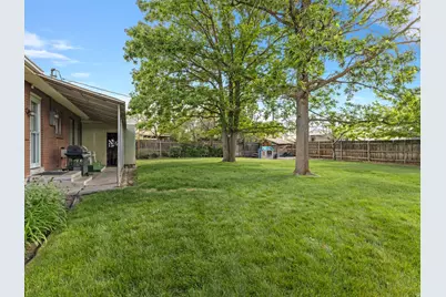 7168 S 1700 E, Cottonwood Heights, UT 84121 - Photo 25