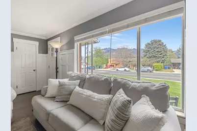 7168 S 1700 E, Cottonwood Heights, UT 84121 - Photo 9