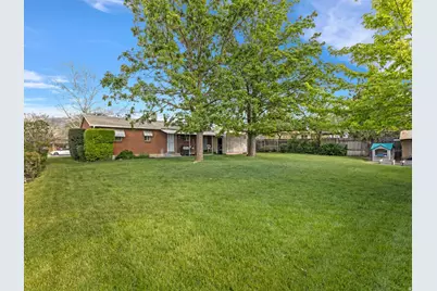 7168 S 1700 E, Cottonwood Heights, UT 84121 - Photo 3