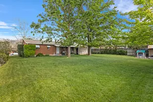 7168 S 1700 E, Cottonwood Heights, UT 84121 - Photo 3