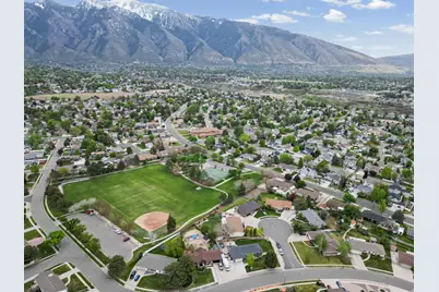 1554 E Buttercup Dr, Sandy, UT 84092 - Photo 49