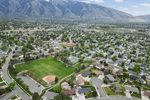 1554 E Buttercup Dr, Sandy, UT 84092 - Photo 49