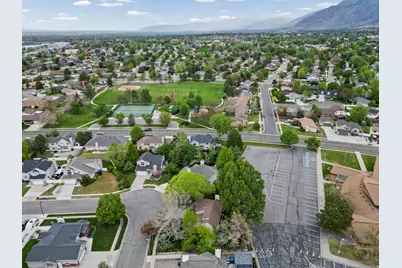 1554 E Buttercup Dr, Sandy, UT 84092 - Photo 21