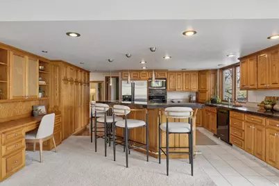 9725 S Ruskin Cir, Sandy, UT 84092 - Photo 15