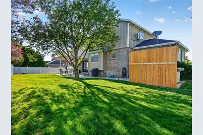 2790 E 25 S, Layton, UT 84040 - Photo 11