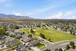 6822 S High Bluff Dr W, West Jordan, UT 84081 - Photo 33