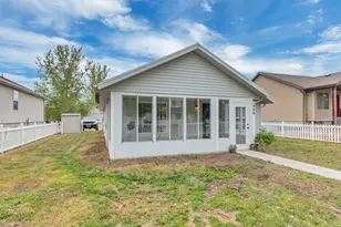 1906 E Juniper Dr, Eagle Mountain, UT 84005 - Photo 11