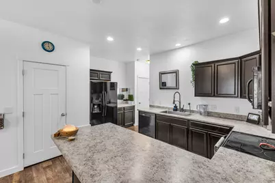 659 E 380 N, Vineyard, UT 84059 - Photo 9